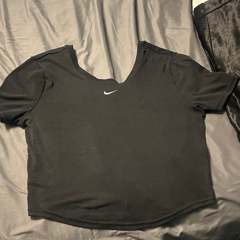 Nike Women's Black Short Sleeve Tee